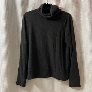 NWT L&G So Cozy Soft Turtleneck Top